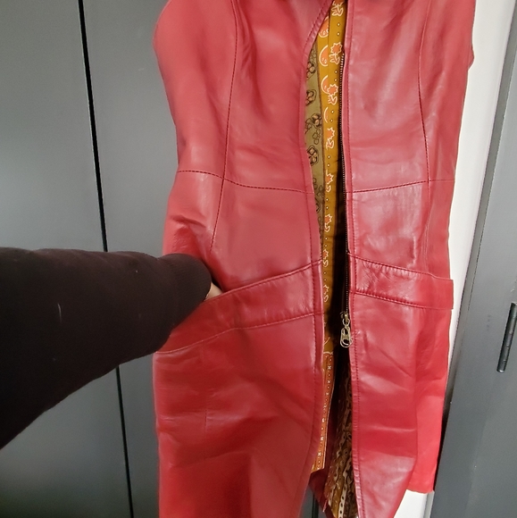 Knee length vintage Leather Vest - Picture 6 of 8